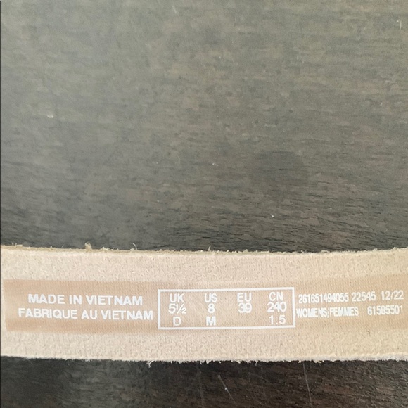 Elegant Women's Cream Wedge Sandals - Picture 9 of 10